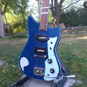 guitarras de culto_0000s_0019_Capa 44