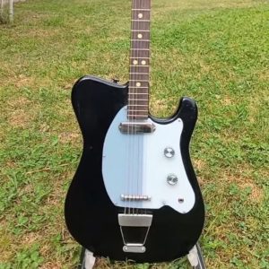 GUITARRA CON MÁSTIL DE ALUMINIO 60'